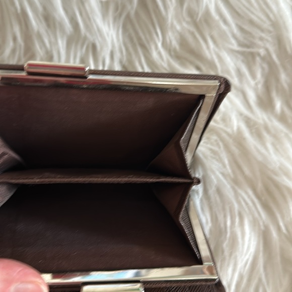 EUC Burberry kisslock wallet - Picture 7 of 7